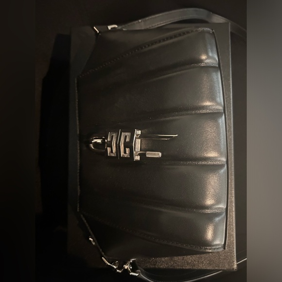 I am selling a small black authentic Givenchy Antigona crossbody bag in exc cond - Picture 13 of 15